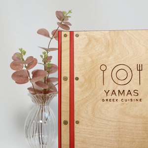 Houten menumap, restaurantmenu met gegraveerd logo, aangepast cafémenu, leren menubord, gepersonaliseerd menu, aangepast houten menuklembord