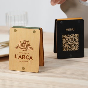 QR-Code-Menü, Scan, um das Menü anzuzeigen, Menüschild aus Holz, personalisierter QR-Menüständer mit Logo, QR-Menühalter, Holzmenü mit Vintage Leder
