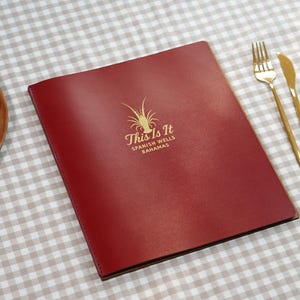 Menú de restaurante con logotipo, tablero de menú de cuero, menú de madera personalizado
