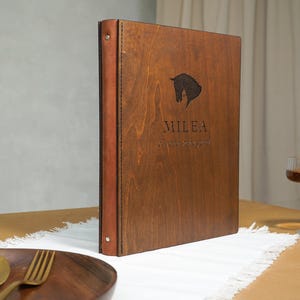 Drewniana teczka menu, menu restauracji z grawerowanym logo, spersonalizowane menu kawiarni, skórzana tablica menu, spersonalizowane menu, spersonalizowany drewniany schowek na menu