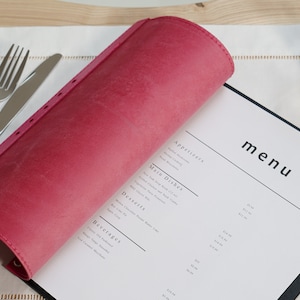 Skórzany uchwyt na menu, Menu restauracyjne, Drewniana tablica menu, Skórzana okładka na menu z wytłoczonym logo, Spersonalizowane menu, Niestandardowy uchwyt na menu