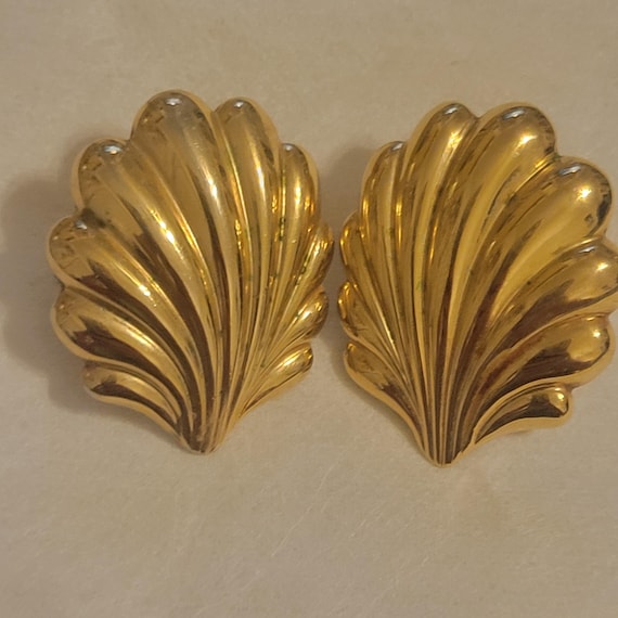Monet Shell Stud Earings, Leaf Patterned Jewelry,… - image 1