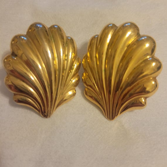 Monet Shell Stud Earings, Leaf Patterned Jewelry,… - image 10