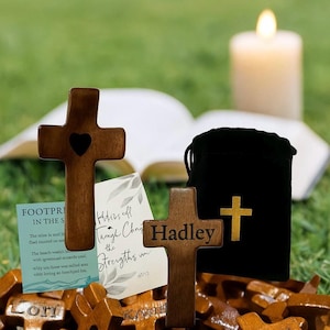Handheld Wooden Comfort Cross – Small Pocket Prayer Cross for Strength, Faith and Grief – Christian Encouragement Gift for Men and Women