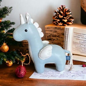 Sujetalibros de unicornio azul: un caprichoso sujetalibros con forma de animal, tope de puerta y decoración de estantería hecha a mano, regalo de fantasía para habitación infantil - Adorable unicornio azul