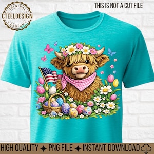 以下が含まれることがあります： ターコイズ色のTシャツ。花冠とピンクのギンガムチェックのスカーフを身に着けた漫画のハイランド牛が描かれています。牛はイースターエッグ、花、蝶に囲まれています。アメリカの国旗も描かれています。「THIS IS NOT A CUT FILE」というテキストが上部にあります。