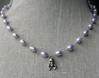 ¡En venta! Plunder and Pearls - collar hecho a mano con calavera de plata de primera ley