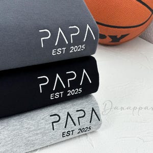Bestickter Papa Est Hoodie mit den Namen der Kinder und dem Herz auf dem Ärmel, Geschenk für Papa, Geschenk zum Vatertag