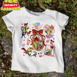 Puede incluir: Camiseta blanca con un estampado gr&aacute;fico colorido de zorros y conejos de dibujos animados. El gr&aacute;fico incluye el texto "Best Friends Forever" y "Bestie".