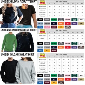 Puede incluir: Imagen de camisetas, camisetas de manga larga y sudaderas unisex Gildan. Se incluyen tablas de tallas en pulgadas. Las camisetas est&aacute;n disponibles en varios colores, incluyendo negro, blanco y azul marino.