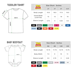 K&ouml;nnte beinhalten: Gr&ouml;&szlig;entabelle f&uuml;r T-Shirts und Bodys f&uuml;r Babys, mit Ma&szlig;en in Zoll. Die Tabelle enth&auml;lt K&ouml;rperl&auml;nge, Brustweite und &Auml;rmell&auml;nge f&uuml;r verschiedene Gr&ouml;&szlig;en. Farboptionen sind ebenfalls aufgef&uuml;hrt.
