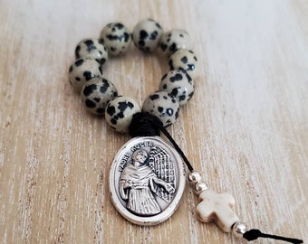 Saint Maximilien Kolbe, patron des toxicomanes, toxicomanie, prisonniers, chapelet, petits grains de chapelet, cadeau de rétablissement pour lui