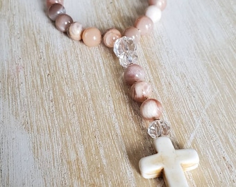 Bilrosenkrans, katolska bönepärlor, minirosenkranspärlor, rosa bilrosenkrans, backspegelrosenkrans, religiös gåva för kvinnor, gudmorsgåva