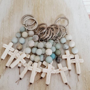 Llavero de cruz, regalos de bautizo, regalos de rosario, regalos religiosos para ella, llaveros a granel, regalos de primera comunión para invitados, agradecimiento a maestros
