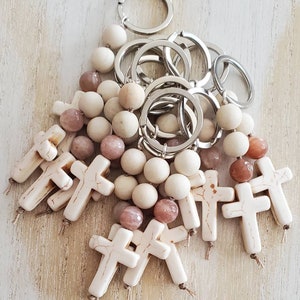 handmade cross keychain with beads, christian keychain favors, baptism gift, religious party favor, confirmation or first communion