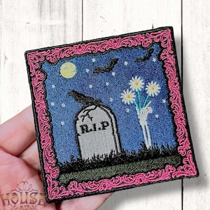 House Of Hexy viktoriansk Whimsigoth skelettarmlapp: Utsmyckad inramad kyrkogårdsbroderi