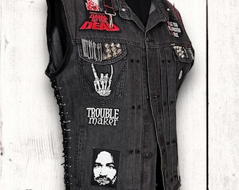 Chaleco de mezclilla reciclada: Chaqueta punk gótica de terror con tachuelas, talla XL