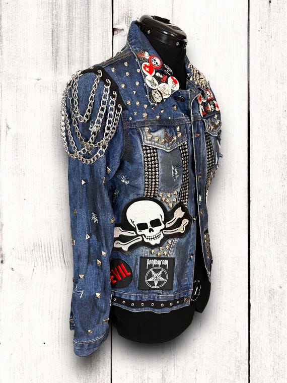 ダメージ加工パンクデニムジャケット：スタッズパッチワークチェーン