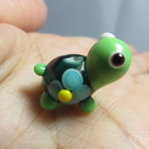 Süße glatte handgemachte Lampwork Glas Tiefgrün Schildkröte 23x17x17mm