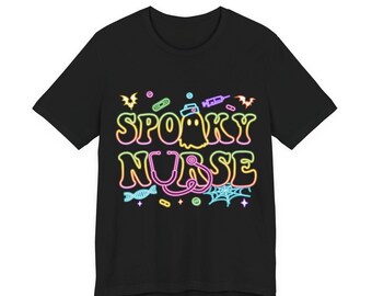 Koszulka z upiorną pielęgniarką, koszulka z nadrukiem na Halloween Nurae, uroczy prezent dla pielęgniarki, retro medyczna koszulka na Halloween, prezent dla pielęgniarki, neonowe dekoracje na Halloween