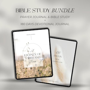 Puede incluir: Un paquete de estudio bíblico con un diario de oración y un diario devocional. Los diarios tienen cubiertas blancas con bordes negros. La portada del diario de oración tiene el texto "A Journey of Faith and Love". El diario devocional tiene el texto "180 Days in His Presence".