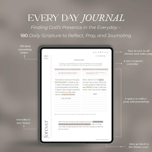 Pode incluir: Um tablet digital exibindo o texto "EVERY DAY JOURNAL" com o subt&iacute;tulo "Finding God's Presence in the Everyday". A tela mostra uma escritura di&aacute;ria e prompts de di&aacute;rio. Inclui 180 p&aacute;ginas de di&aacute;rio di&aacute;rias e um novo tema a cada dia.
