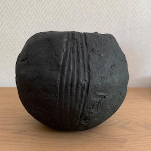 Handmade papier-mâché vase paper mache black and natural cracks structural eco design zero waste unique!