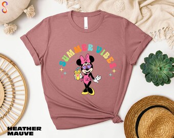 Camiseta de Minnie Mouse con ambiente veraniego, camiseta de Disney Beach, camiseta de viaje de verano, sudadera de vacaciones en Disneyland, regalo para amantes del verano, camiseta de crucero