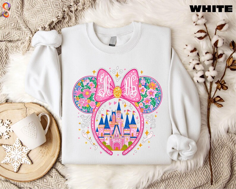 Disney Schloss Shirt, Magic Kingdom Sweatshirt, Süßer Minnie Maus Pullover, Minnie Ohren T-Shirt, Disneyland Girls Trip Comfort Colors T-Shirt Bild 4