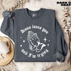 Sweat-shirt Jesus Loves You and I'm Trying, sweat-shirts chrétiens, sweat-shirt église, pull verset de la Bible, chemise Jésus, chemise cadeaux chrétiens