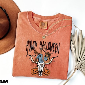 Howdy Halloween Shirt, Cowgirl T-Shirt, Funny Halloween Sweatshirt, Spooky Season Sweater, Western Halloween Comfort Colors T-Shirt