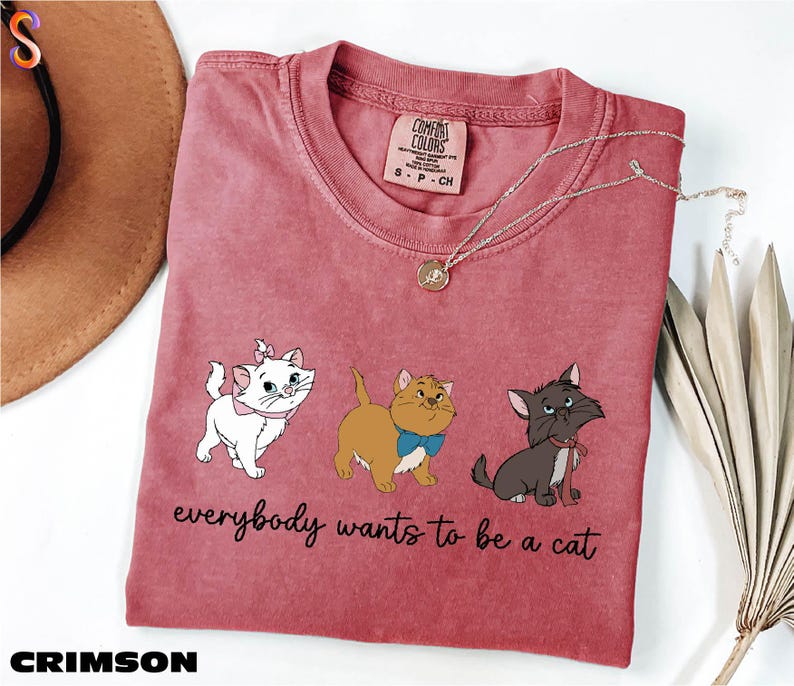a t - shirt with a picture of cats on it
