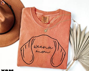 Weenie Mom Shirt, Dachshund Sweatshirt, Wiener Dog Sweater, Dog Mama Gifts, Garment-Dyed Tee, Minimalist Dog Shirt, Comfort Colors T-Shirt