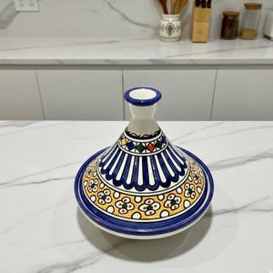 Tagine de cerámica marroquí – Tagine azul pintado a mano para servir y decorar – Cerámica tradicional – Decoración de cocina bohemia – Hecho en Marruecos