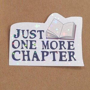 Just One More Letter - Bookish Holographischer Vinyl Aufkleber