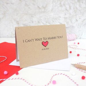 J'ai hâte de vous marier, le jour du mariage ou une carte de fiançailles avec un coeur