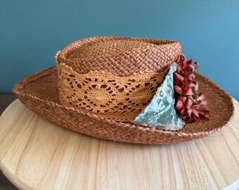 Woven Straw 90’s Hat with Decorative Flower Small straw hat - with yellow flowers in vintage style main image 2