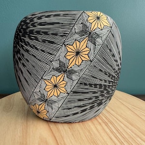 Vtg 70&#39;s Vase Acoma Peublo New Mexico Handmade Pottery Black White Yellow Signed  DL Vallo