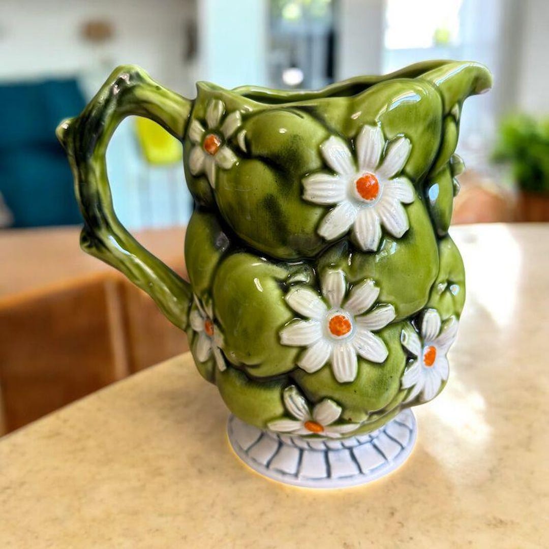 Vintage 1967 Inarco Green Apples & Daisies Ceramic Pitcher E-2863