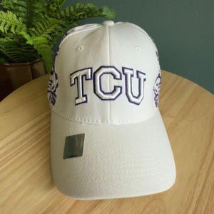 Cappellino bianco con etichetta &quot;Top Of The World One Fit&quot; dei TCU Horned Frogs