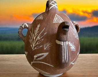ヴィンテージの赤い粘土の陶器のピッチャー、蓋付き、緑の釉薬仕上げ