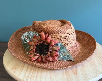Vintage 1990s Womens Woven Straw Hat W/ Crochet Band & Faux