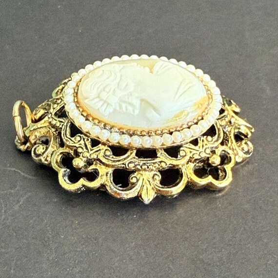 Pendentif Camée Vintage Doré Avec Zircon – Bijou Femme Ancien – Occasion
