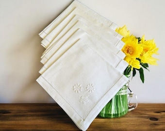 6 Vintage White Linen Napkins 12"x12" Reticulated Edges & Floral Embroidery
