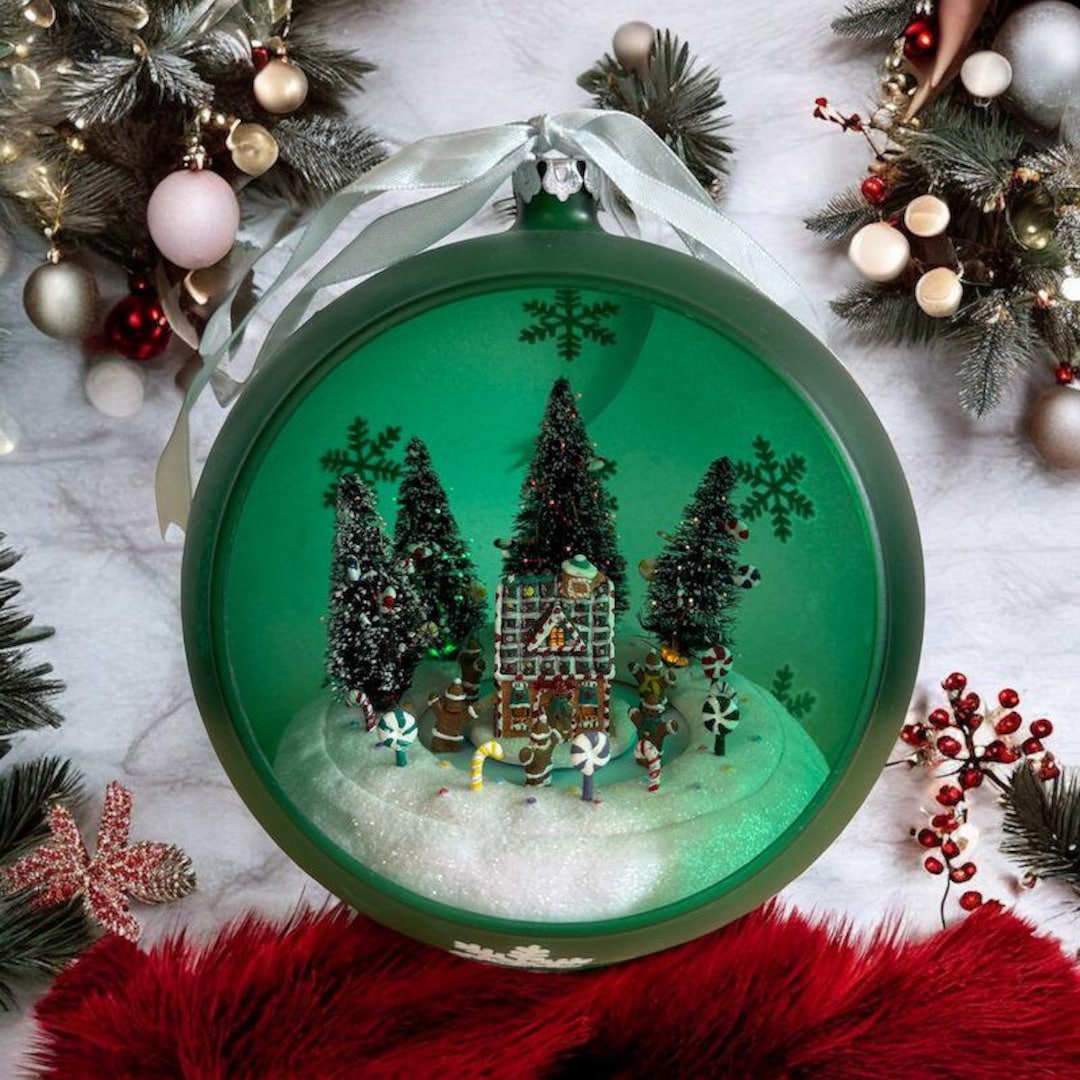 2007 Mr. Christmas Large Animated/music/lights Green Christmas