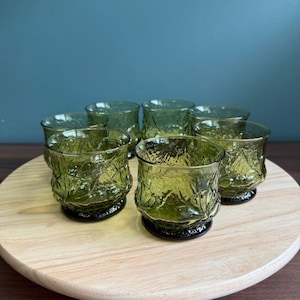7 Anchor Hocking Rain Flower Avocado Green Juice Glasses  Textured MCM Vintage
