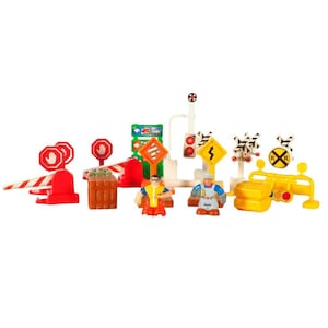 Geotrax Accessories 22 Pieces Men Signs Luggage Crates Lot Bundle