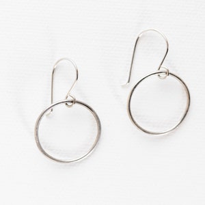 Sterling Silver Hoop Earrings, Minimalist Circle Earring, Simple Silver Earring, Modern Dangle Earring, Handmade Hoops earrings