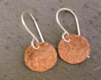 Small copper earrings, hammered copper earrings, hammered copper circles, mixed metal earrings, everyday earrings, casual earrings