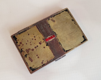 Vintage Compact Mirror: Vanity Decor